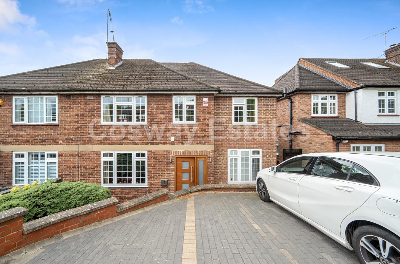 5 bed property in The Reddings, Mill Hill, NW7, London